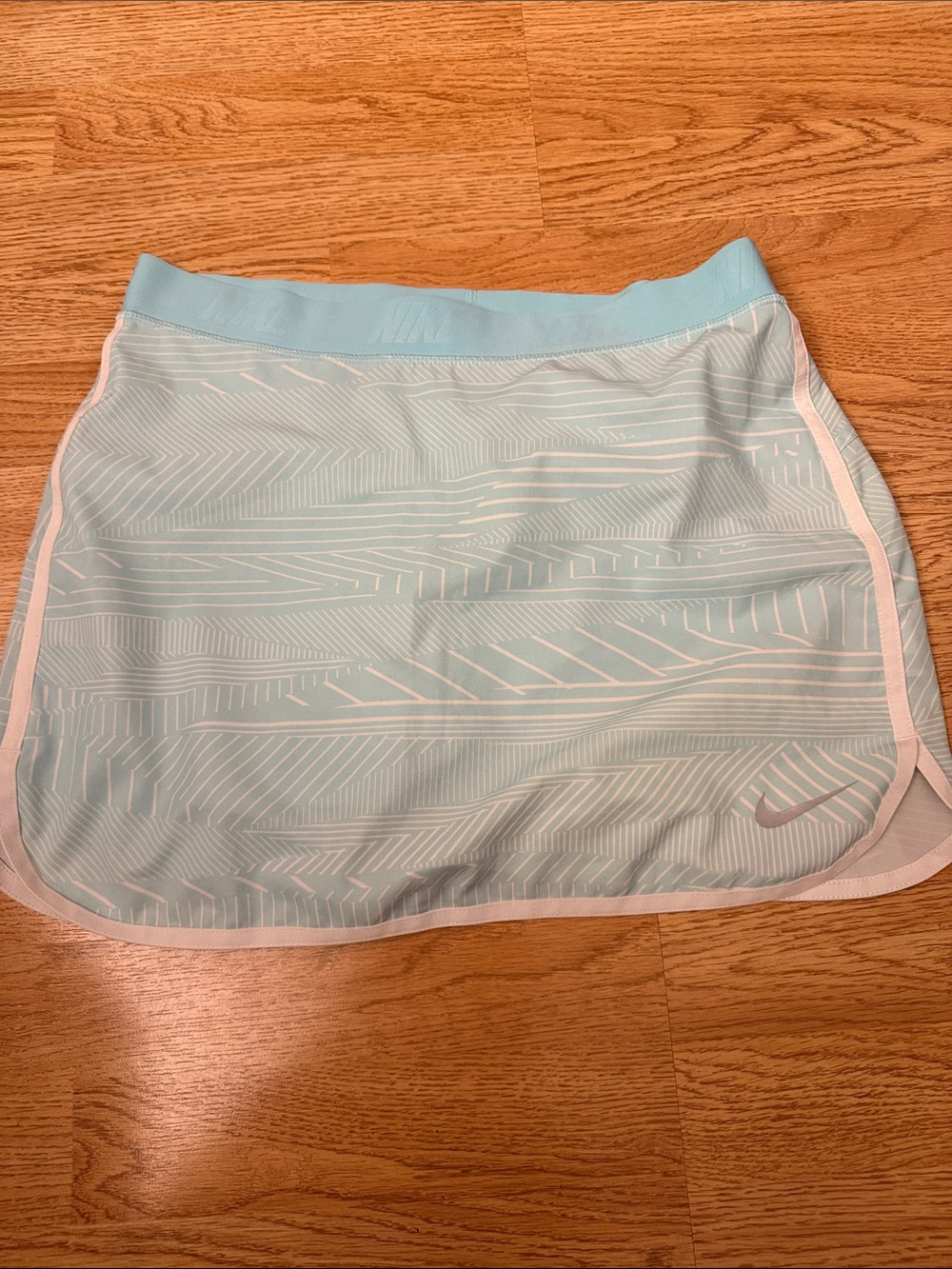 Nike Women’s Aqua Blue Athletic Skort with Subtle Stripe Print small